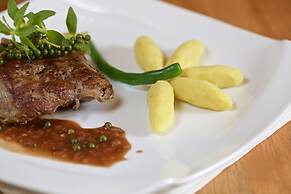 Chhouy Vathna Angkor Boutique