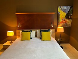 Impeccable 2-bed House With Hot-tub -wi-fi