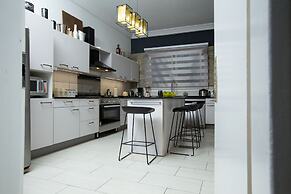 Impeccable 2-bed House With Hot-tub -wi-fi