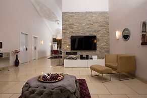 Impeccable 2-bed House With Hot-tub -wi-fi