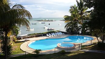 Beachfront Family Bungalow With Pool and top View - by Feelluxuryholid