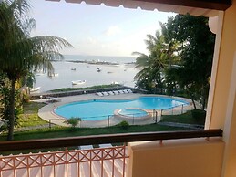 Beachfront Family Bungalow With Pool and top View - by Feelluxuryholid