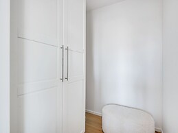 Sanders Arena - Chic 3-bdr Apt Close to Metro