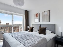 Sanders Arena - Chic 3-bdr Apt Close to Metro