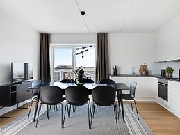 Sanders Arena - Chic 3-bdr Apt Close to Metro