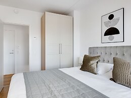 Sanders Arena - Chic 3-bdr Apt Close to Metro