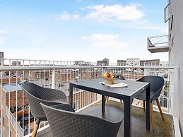 Sanders Arena - Chic 3-bdr Apt Close to Metro