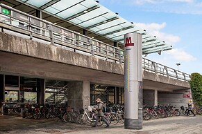 Sanders Arena - Chic 3-bdr Apt Close to Metro