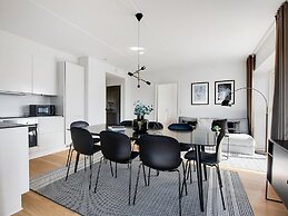 Sanders Arena - Chic 3-bdr Apt Close to Metro