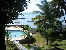 Beachfront Bungalow With Pool - by Feelluxuryholidays