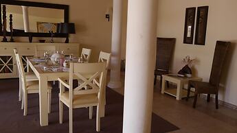 Villa With Pool Children Very Welcome Algarve Portugal for 10 People