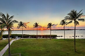 Waterfront Luxury Villa With Sunset Views And Boat Slip 3 Bedroom Town