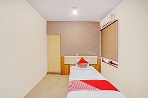 Super OYO 90559 Gamacity Residence