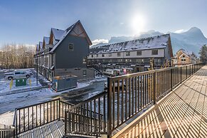 Skyline-Townhouse Combo-AC-Pool-Hot Tub