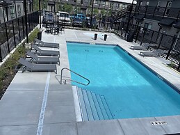 Skyline-Townhouse Combo-AC-Pool-Hot Tub
