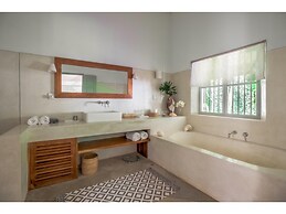 Elevated Family Beach Villa Overlooking Surf Break