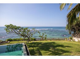 Elevated Family Beach Villa Overlooking Surf Break