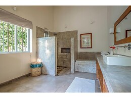 Elevated Family Beach Villa Overlooking Surf Break