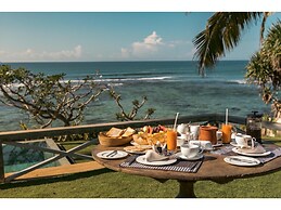 Elevated Family Beach Villa Overlooking Surf Break