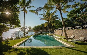 Elevated Family Beach Villa Overlooking Surf Break