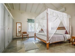 Elevated Family Beach Villa Overlooking Surf Break