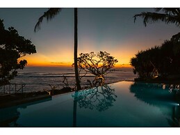 Elevated Family Beach Villa Overlooking Surf Break