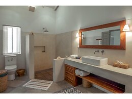 Elevated Family Beach Villa Overlooking Surf Break