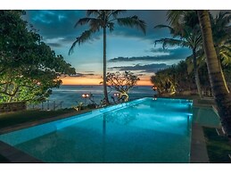 Elevated Family Beach Villa Overlooking Surf Break