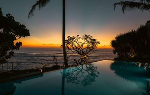 Elevated Family Beach Villa Overlooking Surf Break