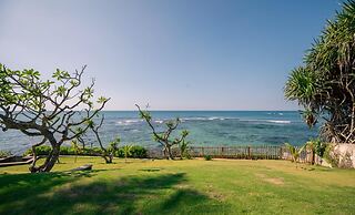 Elevated Family Beach Villa Overlooking Surf Break