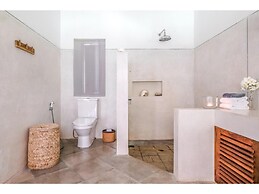 Elevated Family Beach Villa Overlooking Surf Break