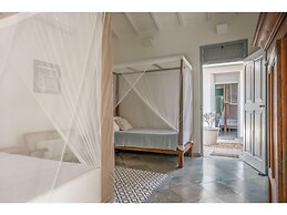 Elevated Family Beach Villa Overlooking Surf Break