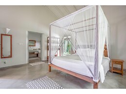 Elevated Family Beach Villa Overlooking Surf Break