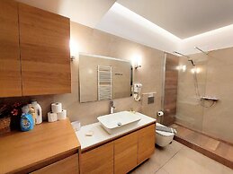 Elegant Apartment in Acropolis