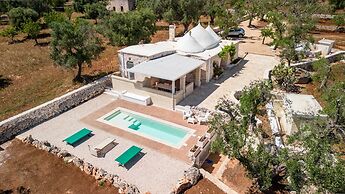 Trullo Cecapesce con Piscina by Wonderful Italy