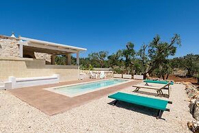 Trullo Cecapesce con Piscina by Wonderful Italy