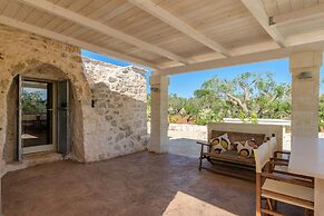 Trullo Cecapesce con Piscina by Wonderful Italy