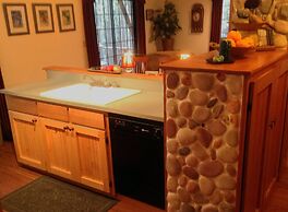 Sweet Retreat Movie Theater, Poolping-pong, Bbq, Summer Swimming