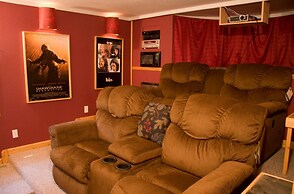 Sweet Retreat Movie Theater, Poolping-pong, Bbq, Summer Swimming