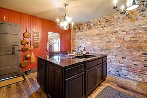 Cumberland House - A Cozy Historical Stay