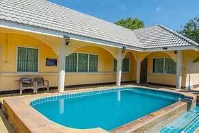 Apinya Resort Bangsarey