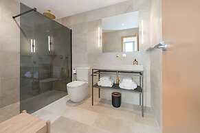 Rondaia Suites & Villas