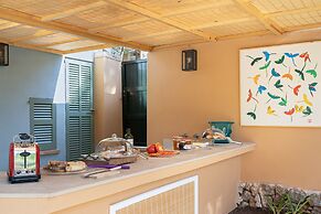 Rondaia Suites & Villas