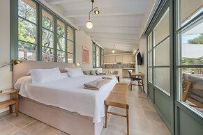 Rondaia Suites & Villas