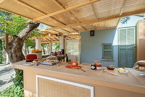 Rondaia Suites & Villas