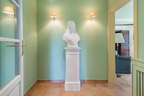 Rondaia Suites & Villas