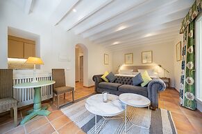 Rondaia Suites & Villas