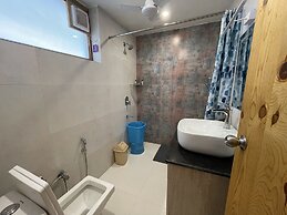 Sangita Resorts Naukuchiatal