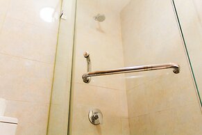 Minimalist 1Br With City View At The Mansion Kemayoran Apartment