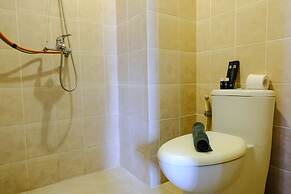 Simply Homey 2Br At 11St Floor Pinewood Apartment